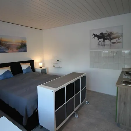 Strandnixe-de-luette-an-de-see * Dahme